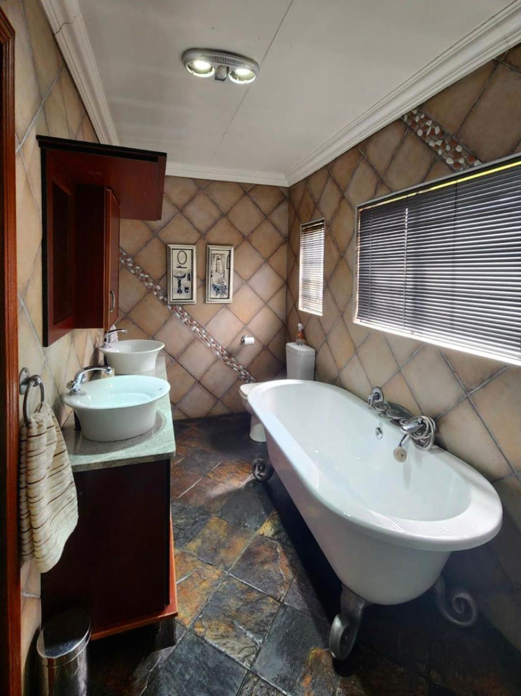 Spies Villa - Fast Wi-Fi, Netflix And Generator Middelburg  Extérieur photo
