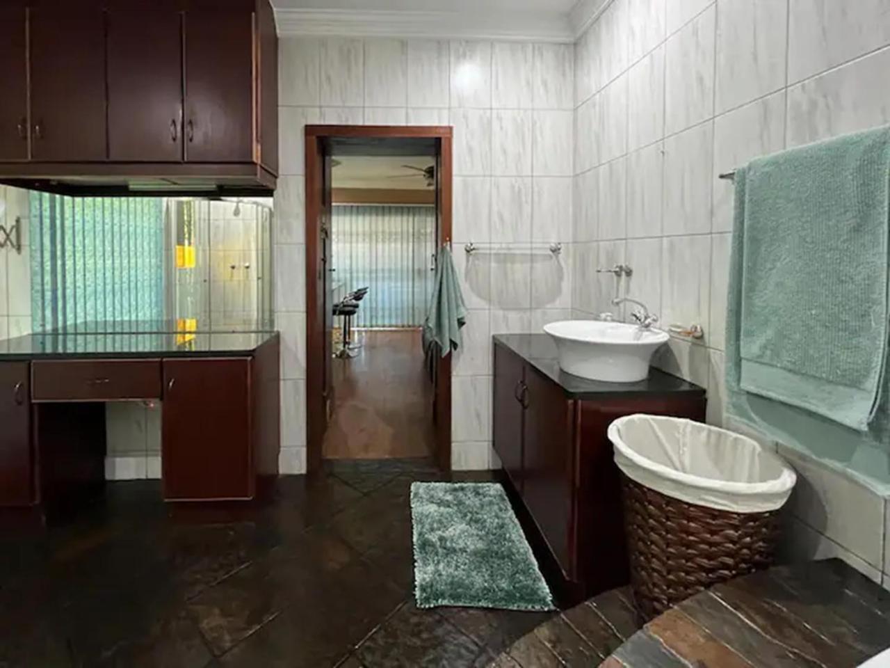 Spies Villa - Fast Wi-Fi, Netflix And Generator Middelburg  Extérieur photo