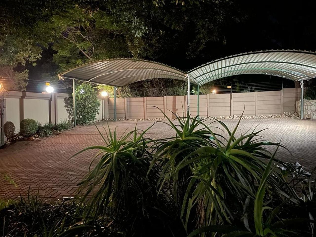 Spies Villa - Fast Wi-Fi, Netflix And Generator Middelburg  Extérieur photo