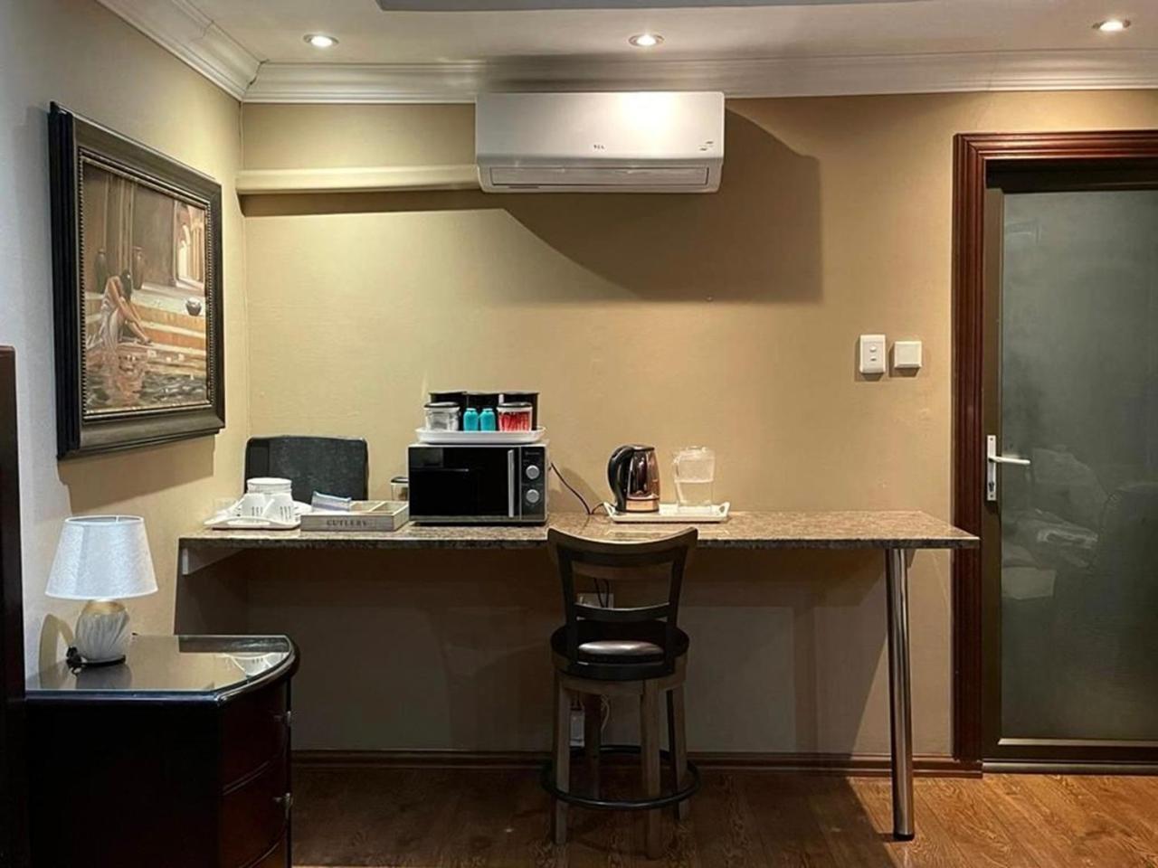 Spies Villa - Fast Wi-Fi, Netflix And Generator Middelburg  Extérieur photo
